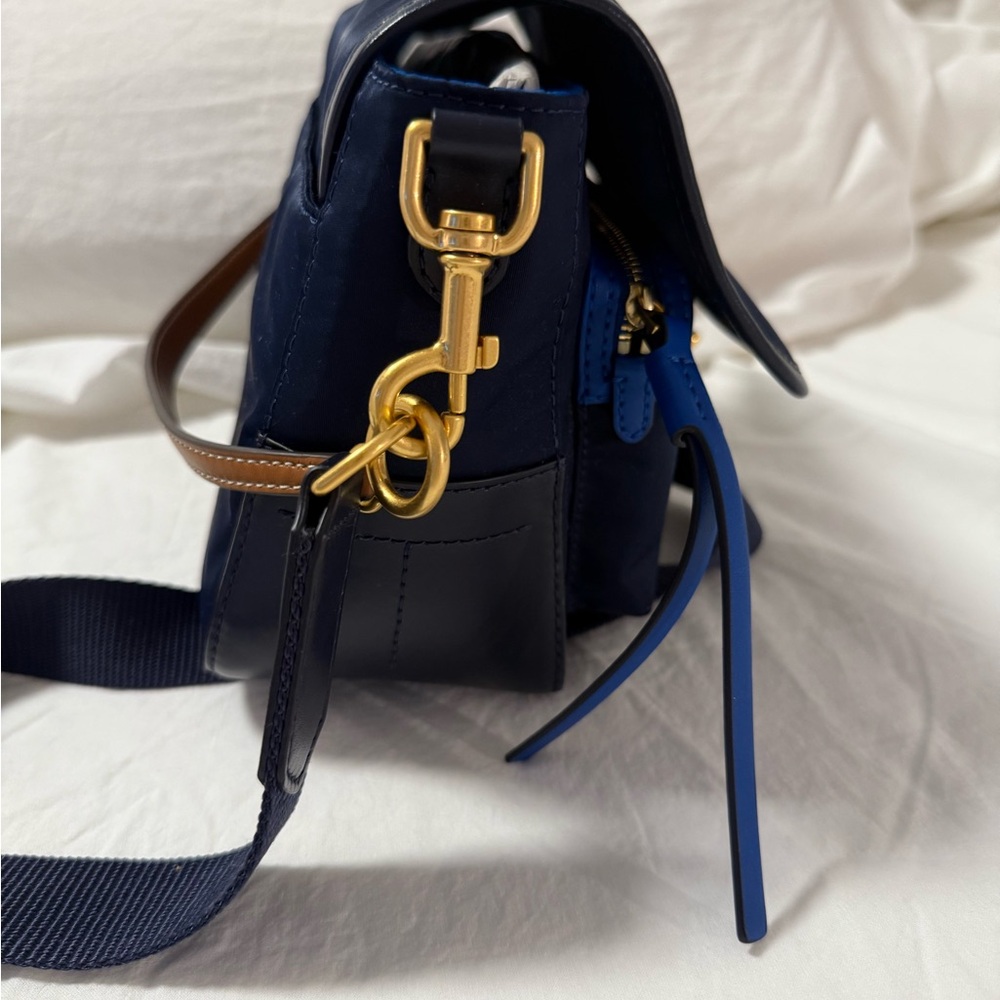 Tory Burch Midnight Crossbody Bag with Gold Details - Picture 5 of 7
